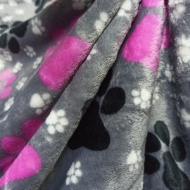200x230cm Szürke alapon rózsaszín fekete fehér mancs mintás wellsoft takaró