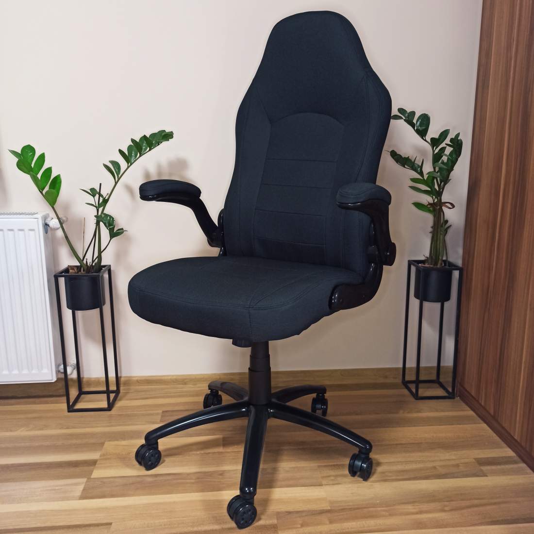 Fekete szövet irodai szék forgószék főnöki fotel nagy méretű FK 